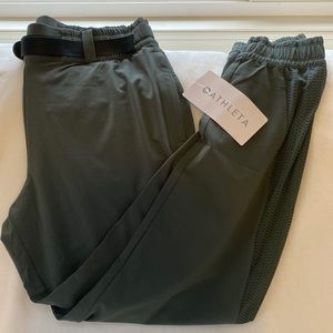 Athleta Quest Jogger, NWT forest green size 6